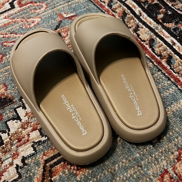 J/slides Beach slides NWT - Picture 3 of 4